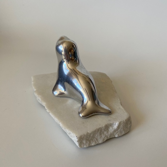 Vintage HASELTON Sculpture Seal Puppy: Aluminum, Marble Base, Signed, Collectibl - Picture 14 of 16